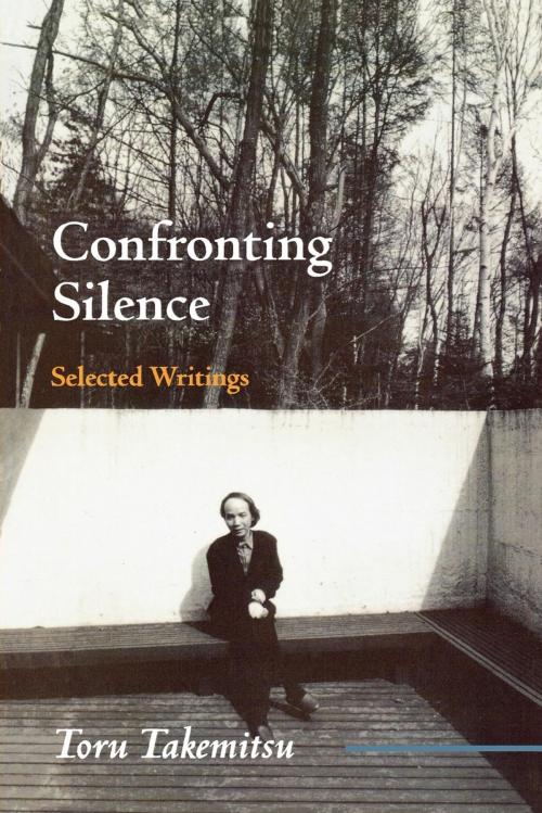 Cover of the book Confronting Silence by Toru Takemitsu, Yoshiko Kakudo, Glenn Glasow, Seiji Ozawa, Scarecrow Press