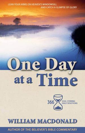 Cover of the book One Day at a Time: Paperback by Autore Anonimo