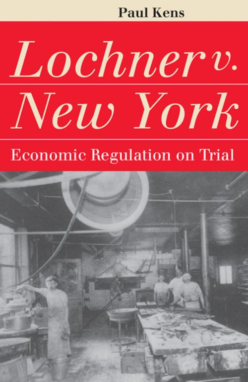 Cover of the book Lochner v. New York by Paul Kens, University Press of Kansas