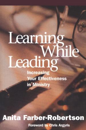 Cover of the book Learning While Leading by Thomas Kwasi Tieku
