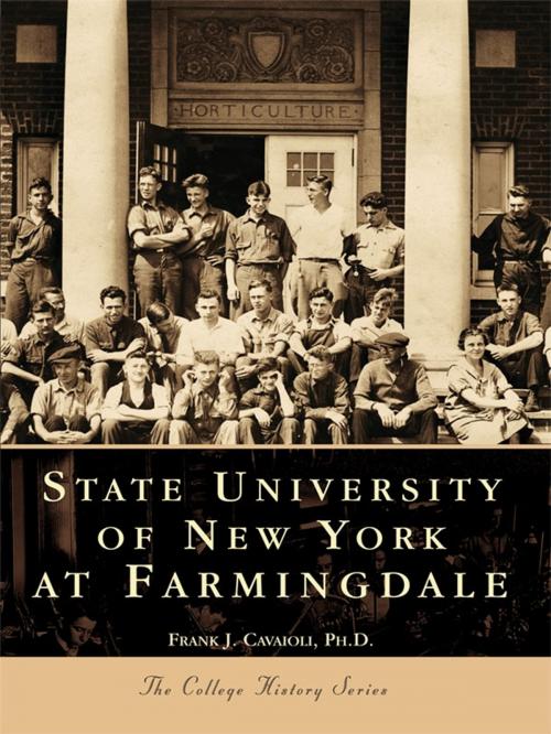 Cover of the book State University of New York at Farmingdale by Frank J. Cavaioli Ph.D., Arcadia Publishing Inc.