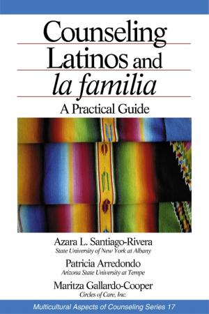 Book cover of Counseling Latinos and la familia