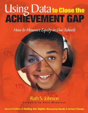Book cover of Using Data to Close the Achievement Gap