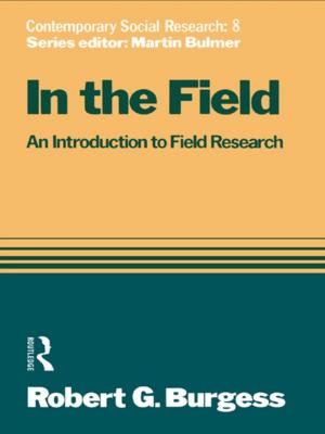 Cover of the book In the Field by Tim Andrews, Bryan J. Baldwin, Nartnalin Chompusri