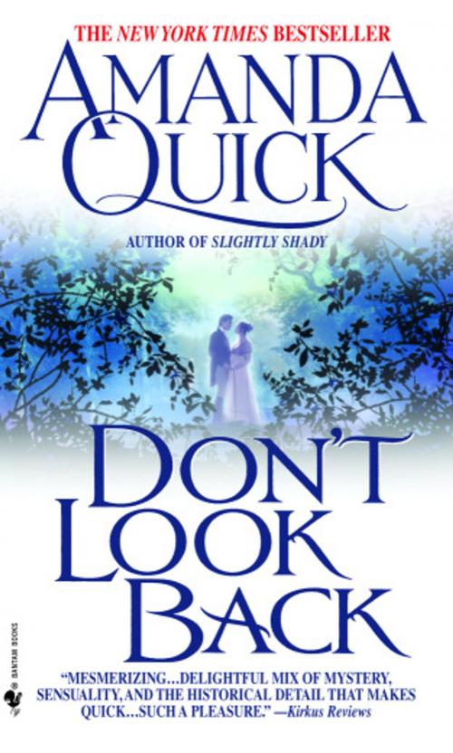 Cover of the book Don't Look Back by Amanda Quick, Random House Publishing Group