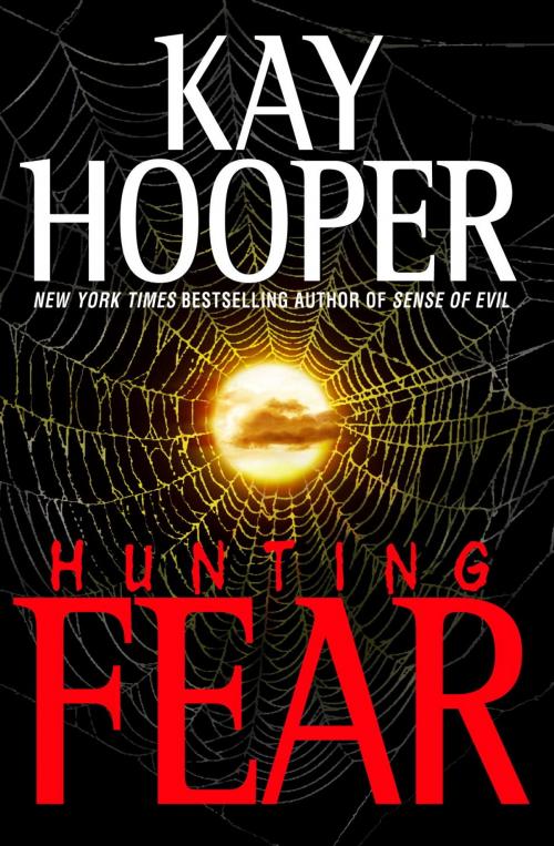 Cover of the book Hunting Fear by Kay Hooper, Random House Publishing Group
