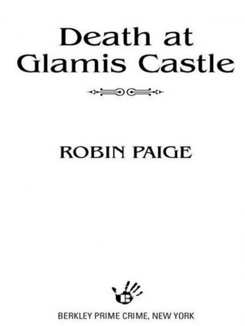 Cover of the book Death At Glamis Castle by Robin Paige, Penguin Publishing Group
