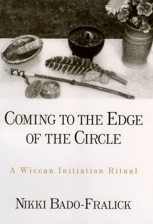Cover of the book Coming to the Edge of the Circle by Nikki Bado, Oxford University Press