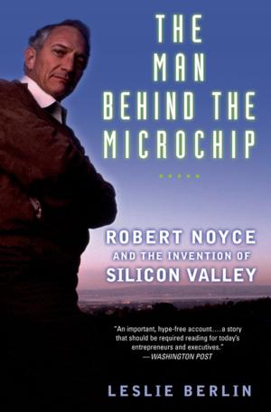 Cover of the book The Man Behind the Microchip : Robert Noyce and the Invention of Silicon Valley by James L. Gelvin