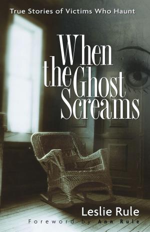 Cover of the book When the Ghost Screams: True Stories of Victims Who Haunt by Brad Anderson