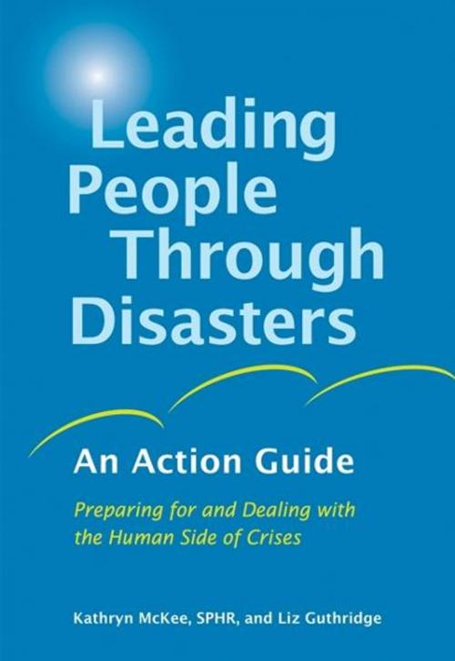 Cover of the book Leading People Through Disasters by Kathryn McKee, SPHR, Liz Guthridge, Berrett-Koehler Publishers