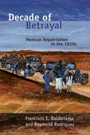 Cover of the book Decade of Betrayal by Laura Paskus, Adrian Oglesby