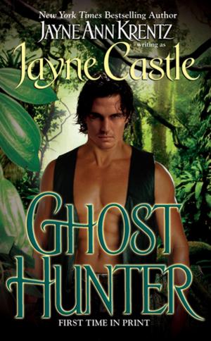Cover of the book Ghost Hunter by HelenKay Dimon