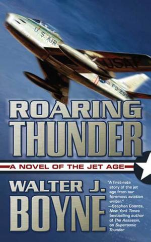 Cover of the book Roaring Thunder by Richard Marcinko, Jim DeFelice