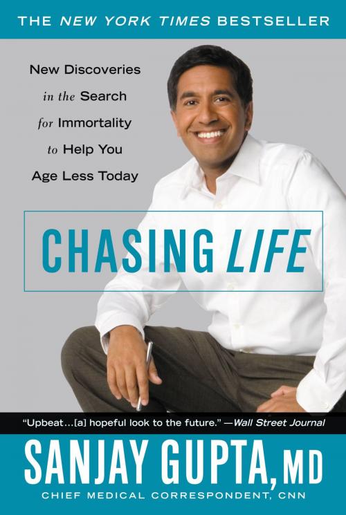 Cover of the book Chasing Life by Sanjay Gupta, Grand Central Publishing