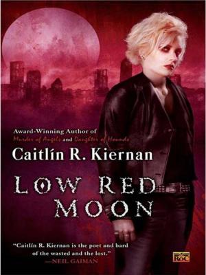 Cover of the book Low Red Moon by Roger Lowenstein