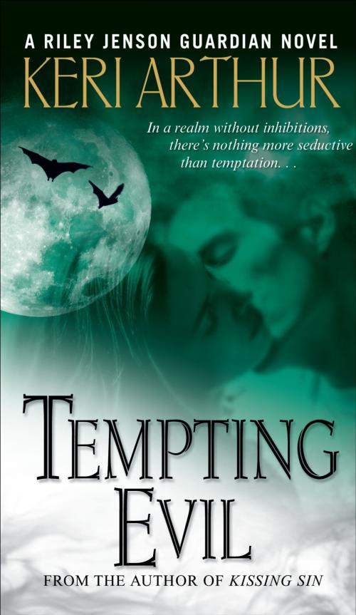 Cover of the book Tempting Evil by Keri Arthur, Random House Publishing Group