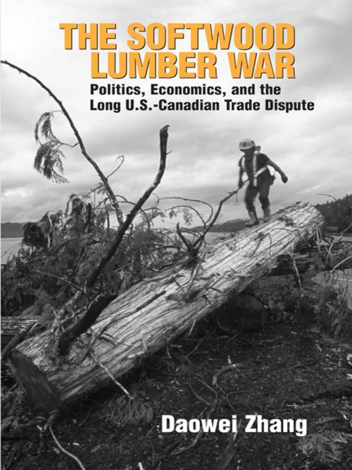 Cover of the book The Softwood Lumber War by Daowei Professor Zhang, Taylor and Francis