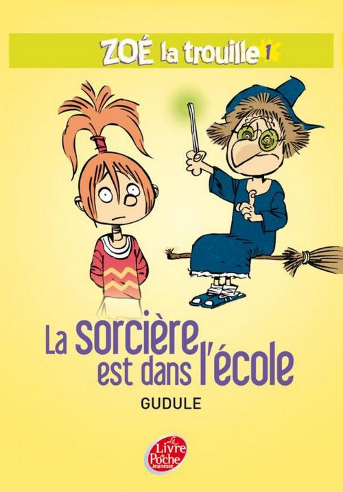 Cover of the book Zoé la trouille 1 - La sorcière est dans l'école by Gudule, Yann Autret, Livre de Poche Jeunesse