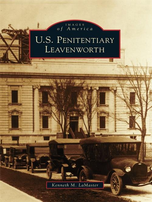 Cover of the book U.S. Penitentiary Leavenworth by Kenneth M. LaMaster, Arcadia Publishing Inc.