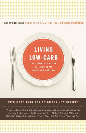 Cover of the book Living Low-Carb by Casey Sherman, Dave Wedge
