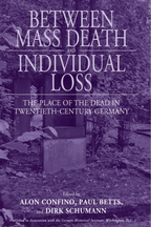 Cover of the book Between Mass Death and Individual Loss by , Berghahn Books