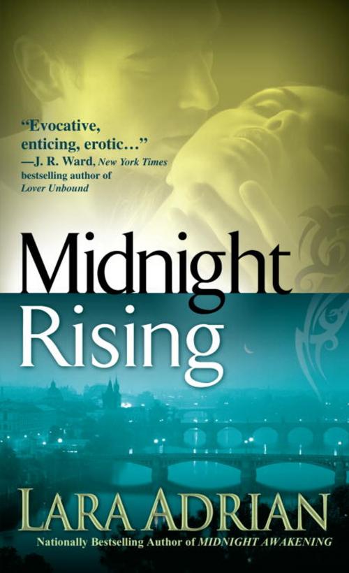 Cover of the book Midnight Rising by Lara Adrian, Random House Publishing Group