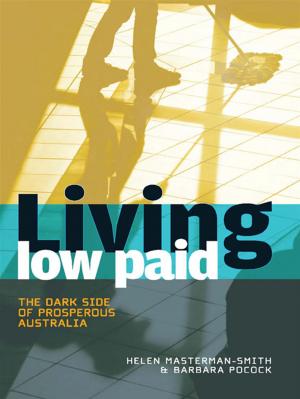Cover of the book Living Low Paid by Carlie Gibson, Tamsin Ainslie