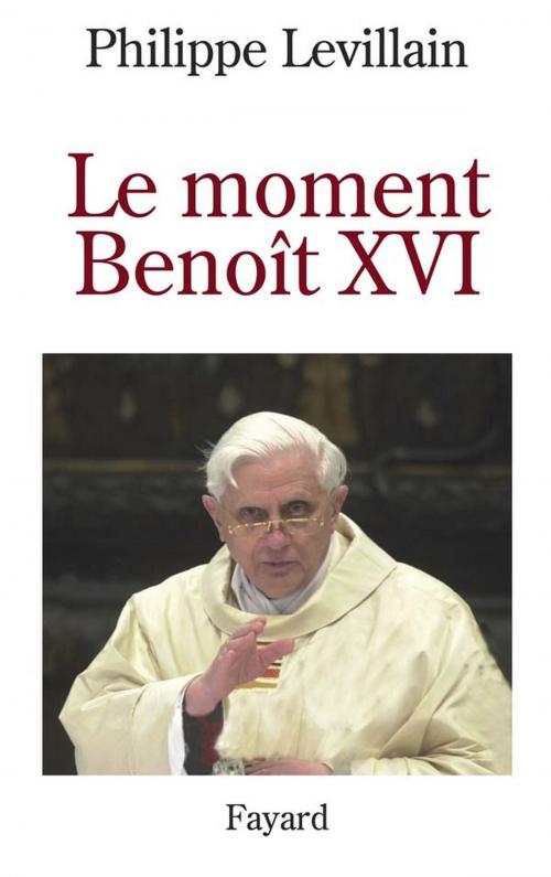 Cover of the book Le moment Benoît XVI by Philippe Levillain, Fayard