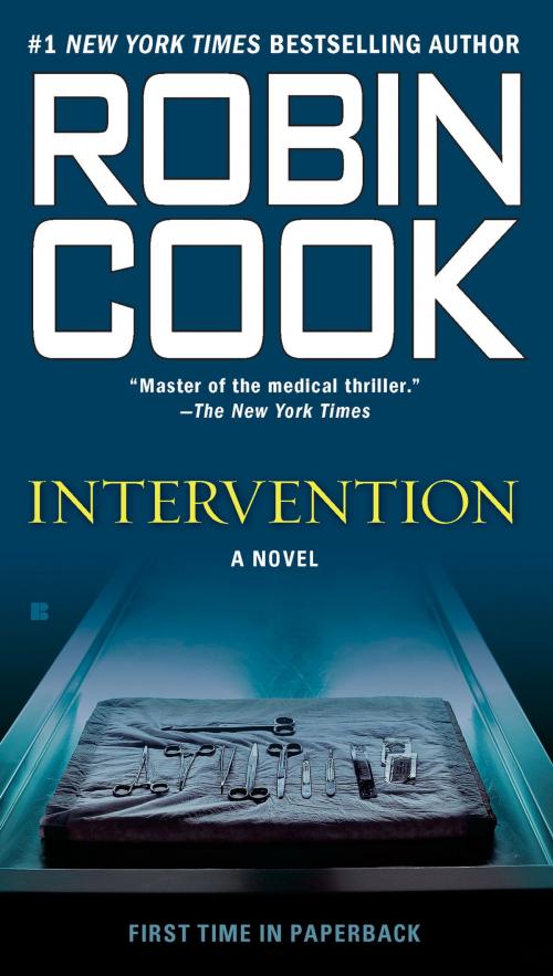 Cover of the book Intervention by Robin Cook, Penguin Publishing Group