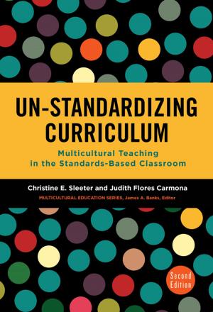 Book cover of Un-Standardizing Curriculum