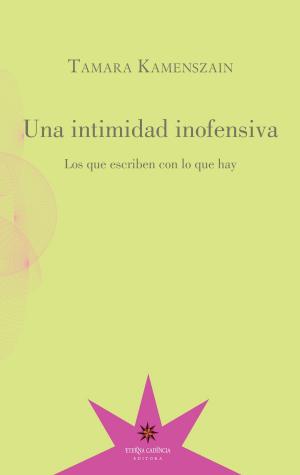 Cover of the book Una intimidad inofensiva by Kerry Rose