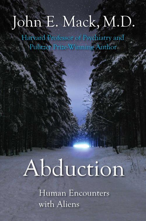 Cover of the book Abduction: Human Encounters with Aliens by Mack, Scribner