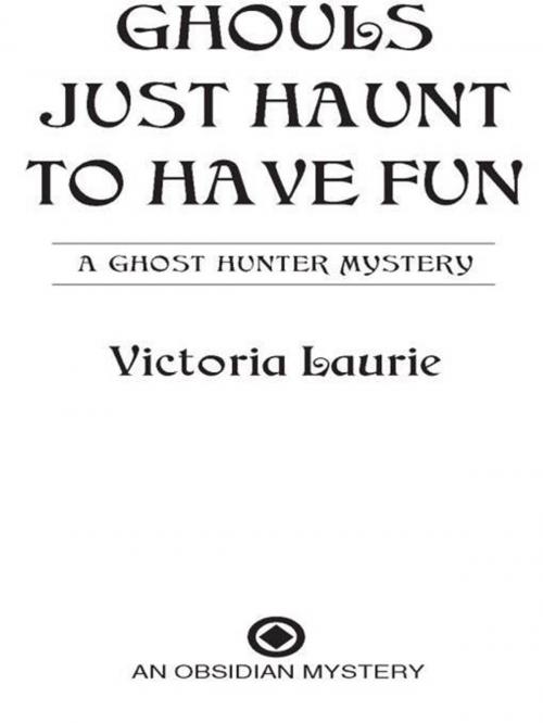 Cover of the book Ghouls Just Haunt to Have Fun by Victoria Laurie, Penguin Publishing Group