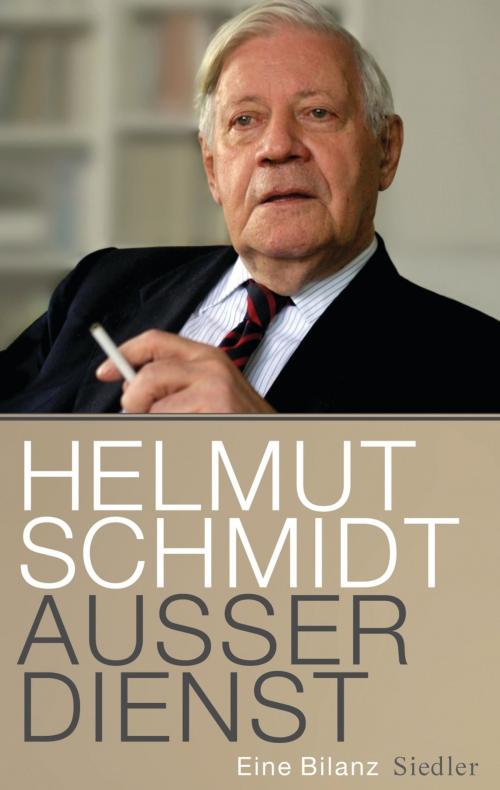 Cover of the book Außer Dienst by Helmut Schmidt, Siedler Verlag