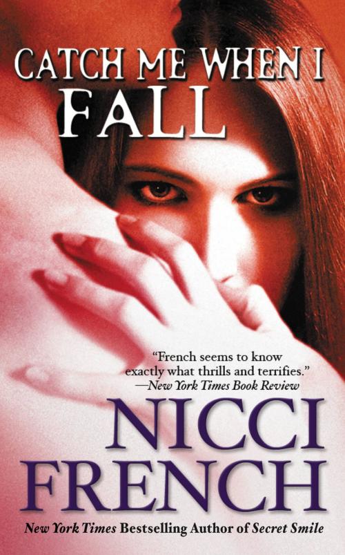 Cover of the book Catch Me When I Fall by Nicci French, Grand Central Publishing