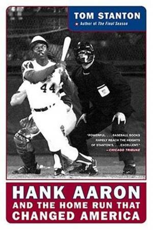 Cover of the book Hank Aaron and the Home Run That Changed America by Jennifer Saginor