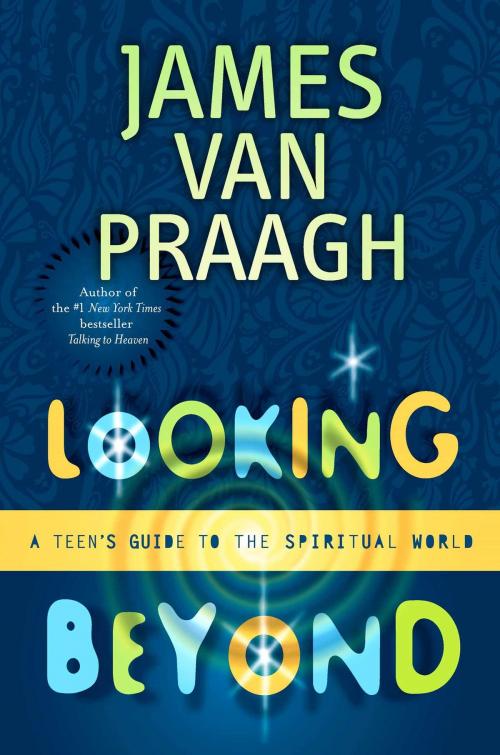 Cover of the book Looking Beyond by James Van Praagh, Atria Books