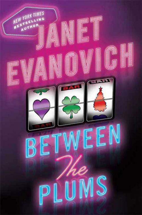 Cover of the book Between the Plums by Janet Evanovich, St. Martin's Press