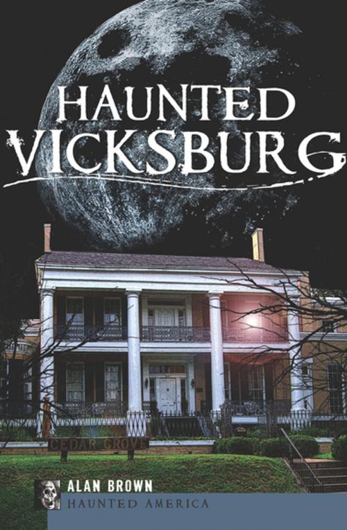 Cover of the book Haunted Vicksburg by Alan Brown, Arcadia Publishing