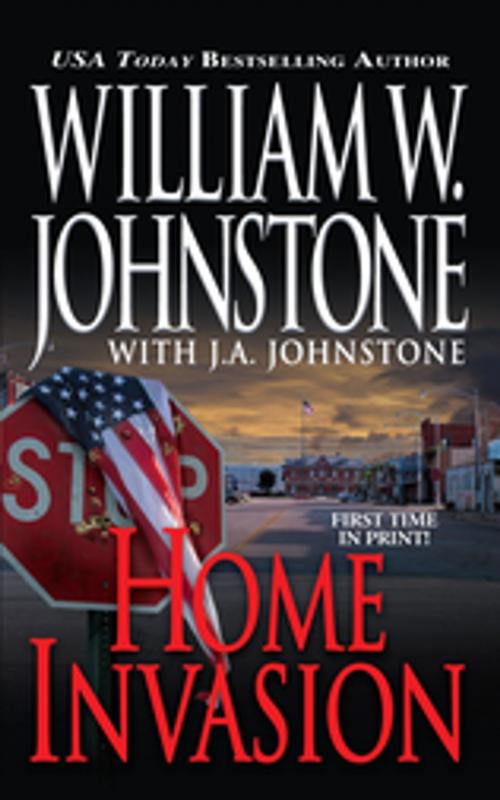 Cover of the book Home Invasion by William W. Johnstone, J.A. Johnstone, Pinnacle Books