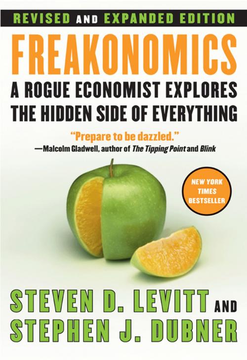 Cover of the book Freakonomics Rev Ed by Steven D. Levitt, Stephen J Dubner, William Morrow