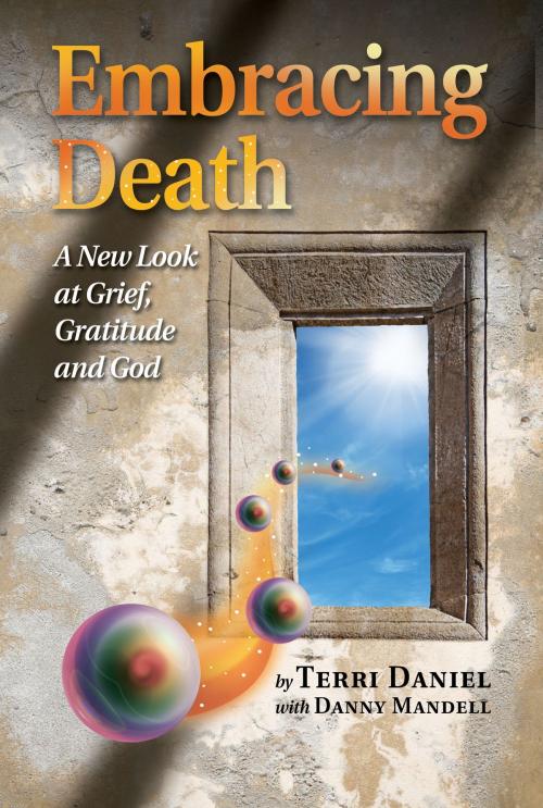 Cover of the book Embracing Death: A New Look at Grief, Gratitude and God by Terri Daniel, Danny Mandell, Terri Daniel