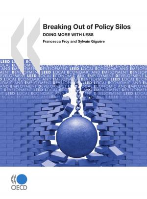 Cover of the book Breaking Out of Policy Silos by Collectif