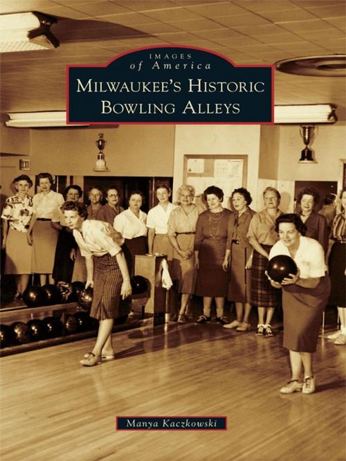 Cover of the book Milwaukee's Historic Bowling Alleys by Manya Kaczkowski, Arcadia Publishing Inc.
