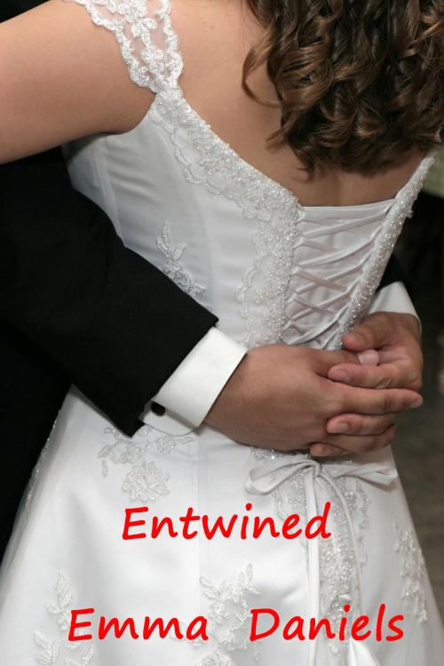 Cover of the book Entwined by Emma Daniels, Emma Daniels