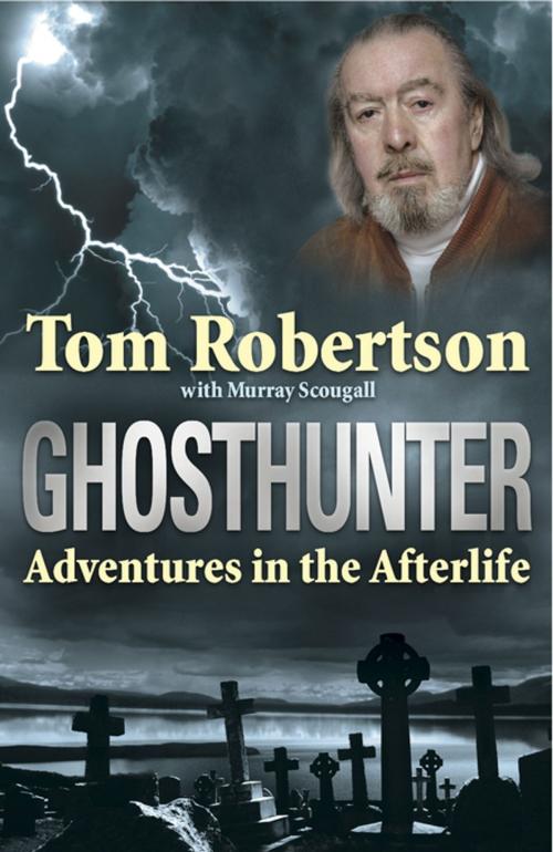 Cover of the book Ghosthunter by Tom Robertson, Murray Scougall, Black & White Publishing
