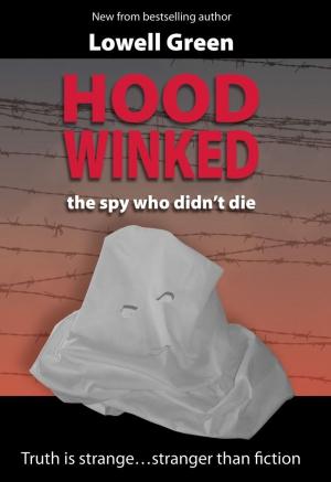 Book cover of Hoodwinked - the spy who didn't die
