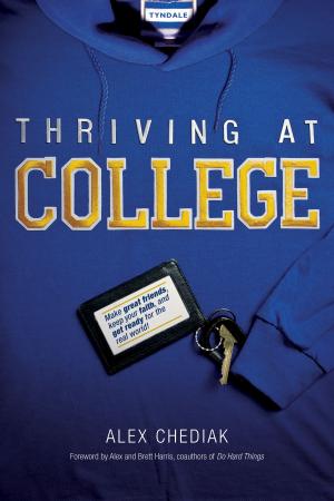 Cover of the book Thriving at College by Tyndale, Greg Smalley, Erin Smalley