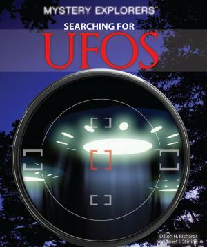 Cover of the book Searching for UFOs by Beatriz Santillian, Julian Morgan